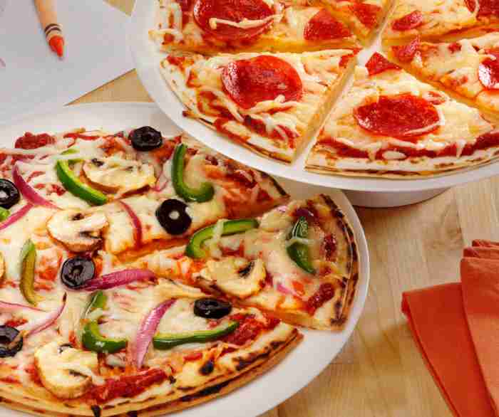 A pizza on the grill.