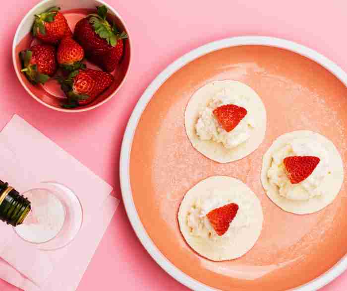 Strawberries & cream bites